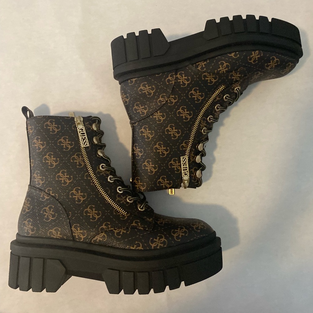 Guess boots